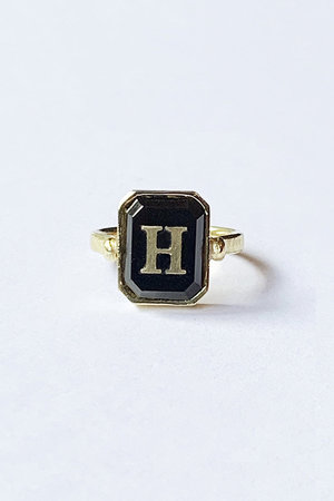 Initial onyx リング