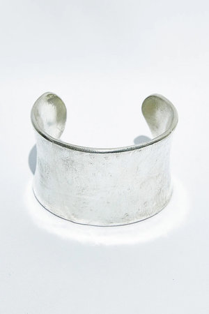 ジジ/GIGIのLuna solid cuff ブレスレット(150300/150302)