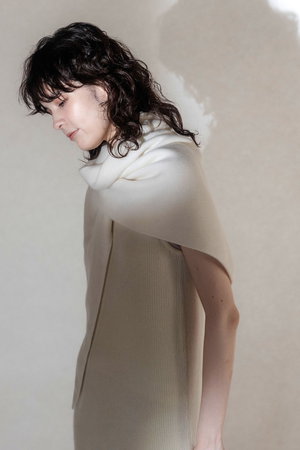 ドンリー/DONGLIのTRIANGLE STOLE