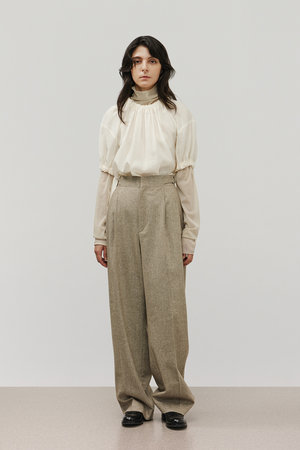 デパリエ/DEPAREILLEのシルキーギャザーブラウス(110400/110402)