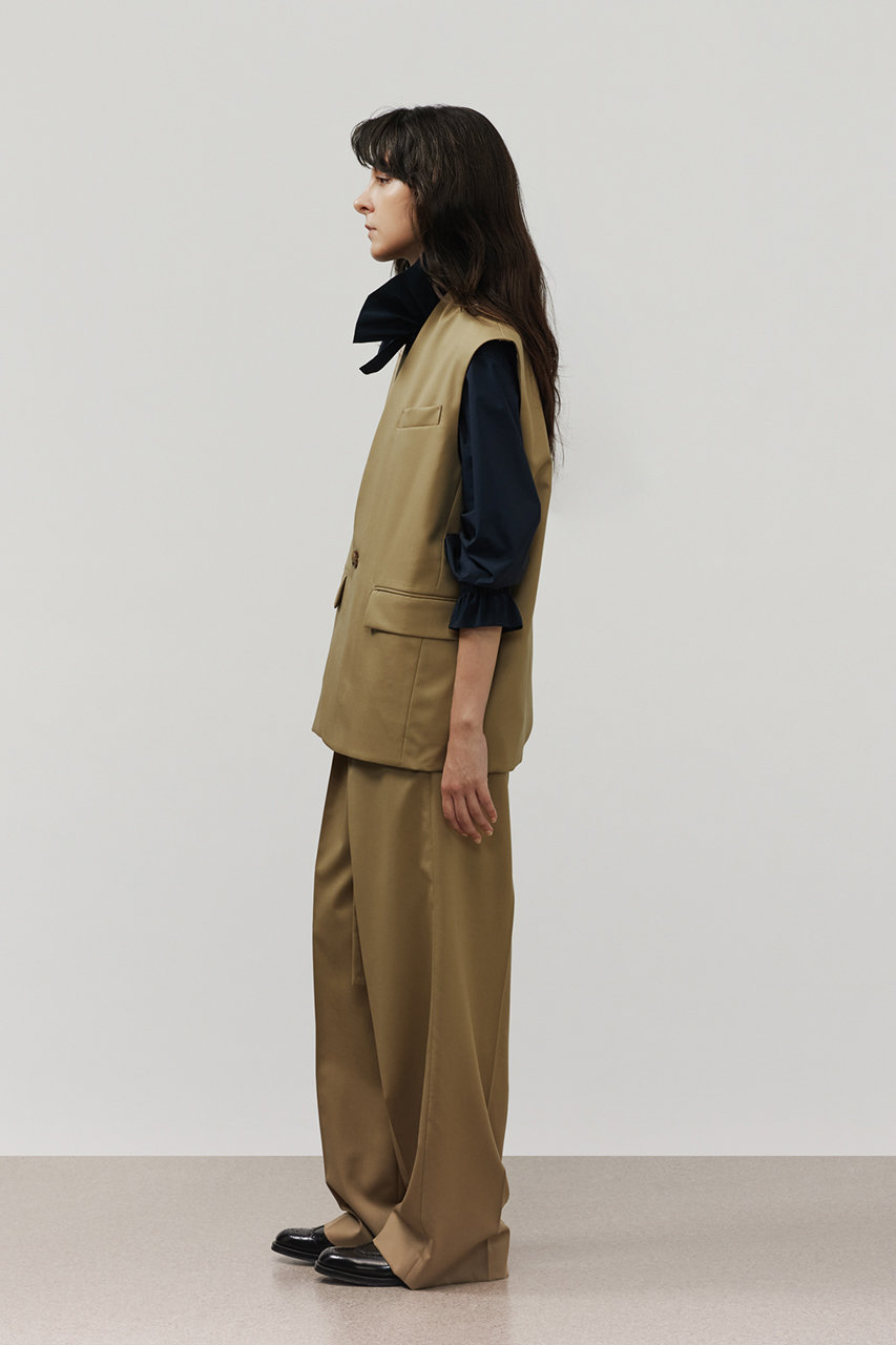 DEPAREILLE(デパリエ)｜ウールギャバジンジレ/キャメル の通販