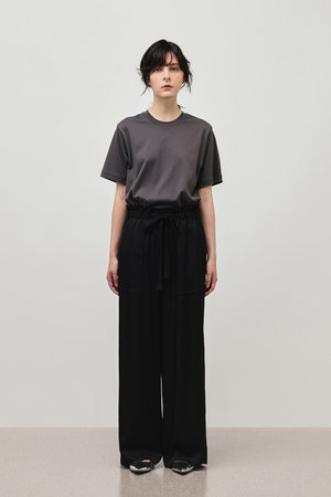 デパリエ/DEPAREILLEのヴィスコースサテンギャザーパンツ(110600/110601)