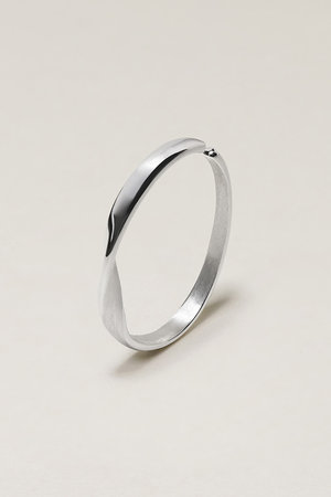 サラース/SARARTHの【ELLE SHOP限定】SUBLIME TWIST イヤーカフ（片耳用）(150100/150102)