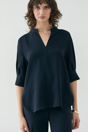 ベイジ，/BEIGE，のFLEUR（フルール）/スタンドカラープルオーバーブラウス(110400/110402)