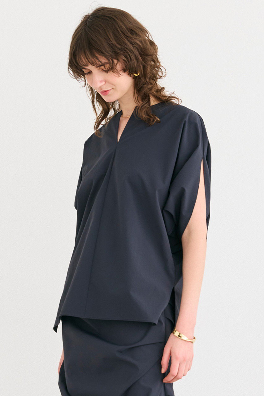 BEIGE，(ベイジ，)｜YANN（ヤン）/Vスリットプルオーバーブラウス