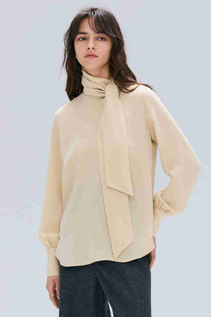 BEIGE， ベイジ　ブラウス　4 セール】 【洗える・andGIRL 冬号掲載】LISERONS / シルクシャツ