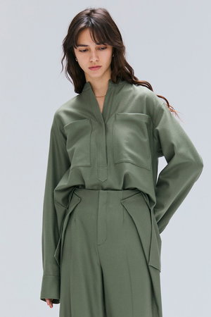 ベイジ，/BEIGE，のTERNES（テルヌ）/ビックポケットプルオーバーウールブラウス(110400/110403)