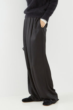 フェミニンパンツ