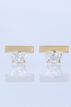 エネイ/ENEYのHALF MOON  K18YG　ピアス