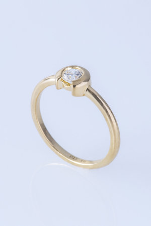 エネイ/ENEYの【受注生産】BEZEL K18YG 0.23カラットリング(150400/150401)