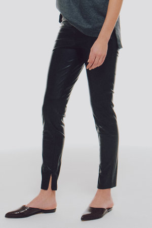 ルームエイト/Room no.8のフェイクレザー スキニーパンツ(110600/110601)