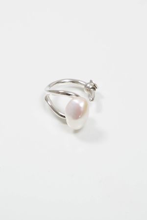 プラウ/PLOWのPearl チャームウェーブリング