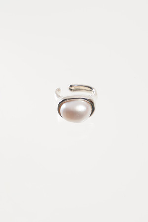PLOW pearl chain charm wreath ピアス｜トゥモローランド 公式通販