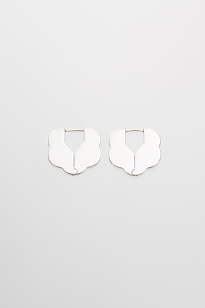 プラウ/PLOWのFlower ピアス S(150100/150101)