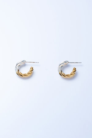 プラウ/PLOWのFrench ピアス Medium(150100/150101)