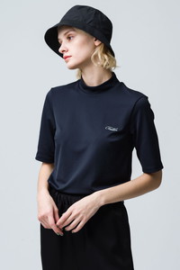 レディースウェア OBSIDIAN CURSIVE EMBROIDERY HIGHNECK LS OBSIDIAN(オブシディアン)｜CURSIVE EMBROIDERY HIGHNECK LONGSLEEVE