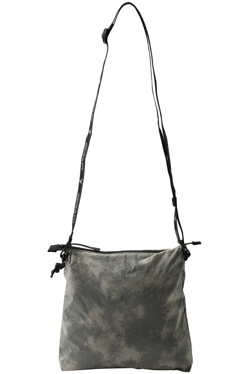 and Wander × ROA hikingサコッシュ グレー and wander(アンドワンダー)｜【UNISEX】ROA sil printed サコッシュ