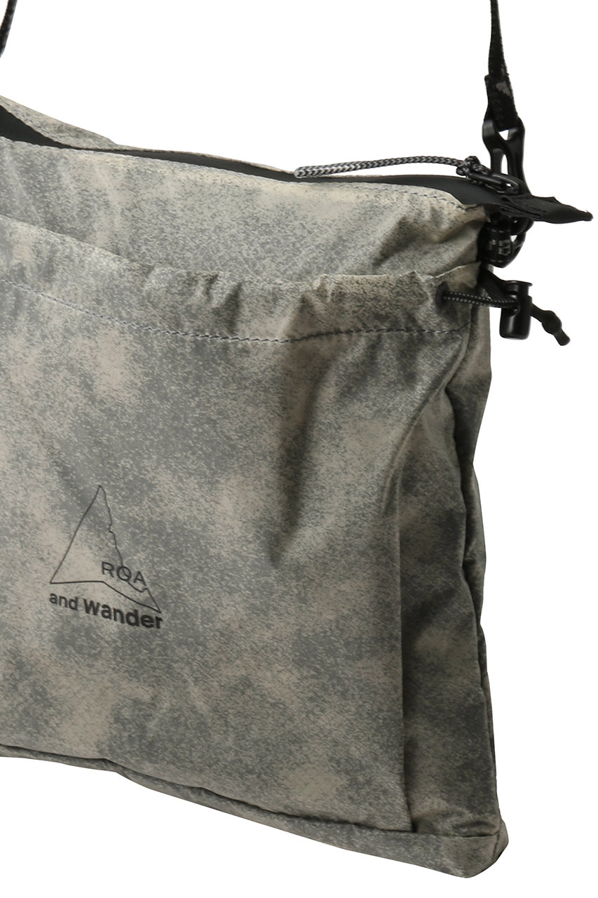 and wander(アンドワンダー)｜【UNISEX】ROA sil printed サコッシュ