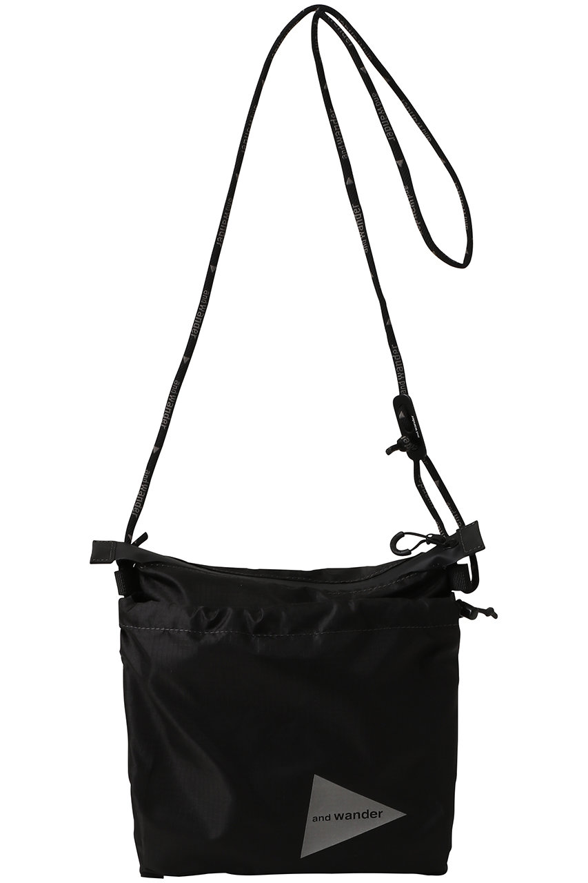 アンドワンダー/and wanderの【UNISEX】crispy リップ サコッシュ(ブラック/5746985151)