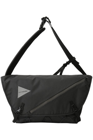 アンドワンダー/and wanderの【UNISEX】ocean rip メッセンジャーバッグ(120900/120901)