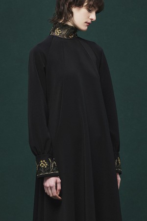 エンブロイダリーコンビ ジャージドレス