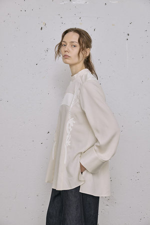 ロキト/LOKITHOのコード エンブロイダリー トップス(110400/110403)