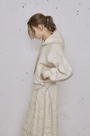 ロキト/LOKITHOのコード エンブロイダリー ジップアップ フーディー(110800/110802)