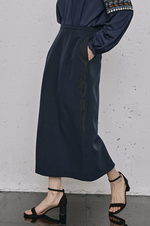 コード エンブロイダリー ストレート スカート