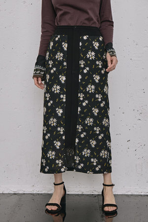 ロキト/LOKITHOのフラワー エンブロイダリー ストレート スカート(110700/110703)
