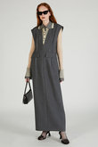 ハンドステッチディープVドレス / Hand-stitched Deep V-neck Dress