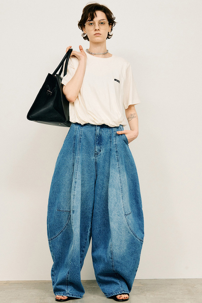 新品未使用タグ付き✨PLUS✨今期✨ デフォルメーションコクーンパンツ✨BLUE MAISON SPECIAL（メゾンスペシャル） ジーンズ デニム デニムパンツ