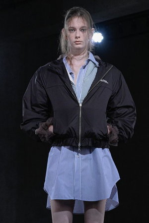 チカ キサダ/Chika KisadaのOPEEA HOUSE リバーシブル チュール ナイロン フーディーブルゾン(110100/110105)