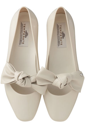 テンパレイト/TEMPERATEのELSIE スクエアトゥ リボンパンプス(レイン対応)(130600/130601)