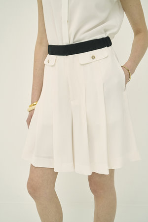 エムダブリュー/MWの【予約販売】バックサテン タック パンツ(110600/110603)