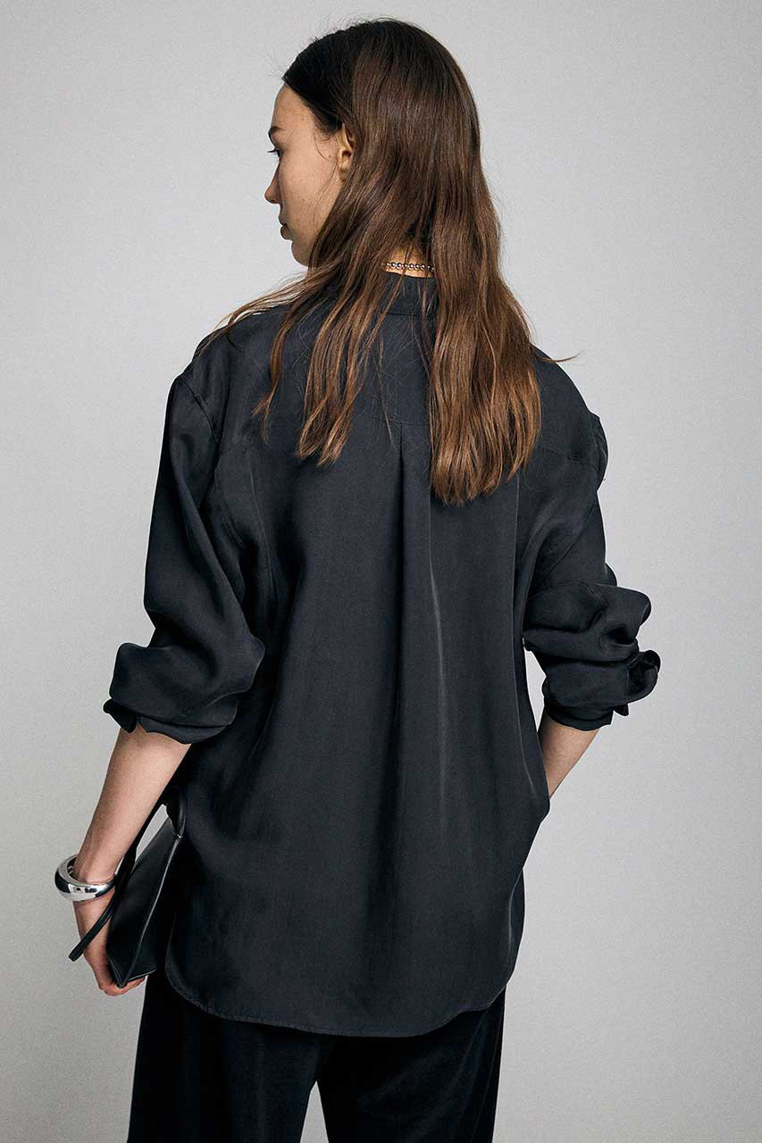 BRILL(ブリル)｜サテンリラックスシャツ/ブラック の通販｜ELLESHOP