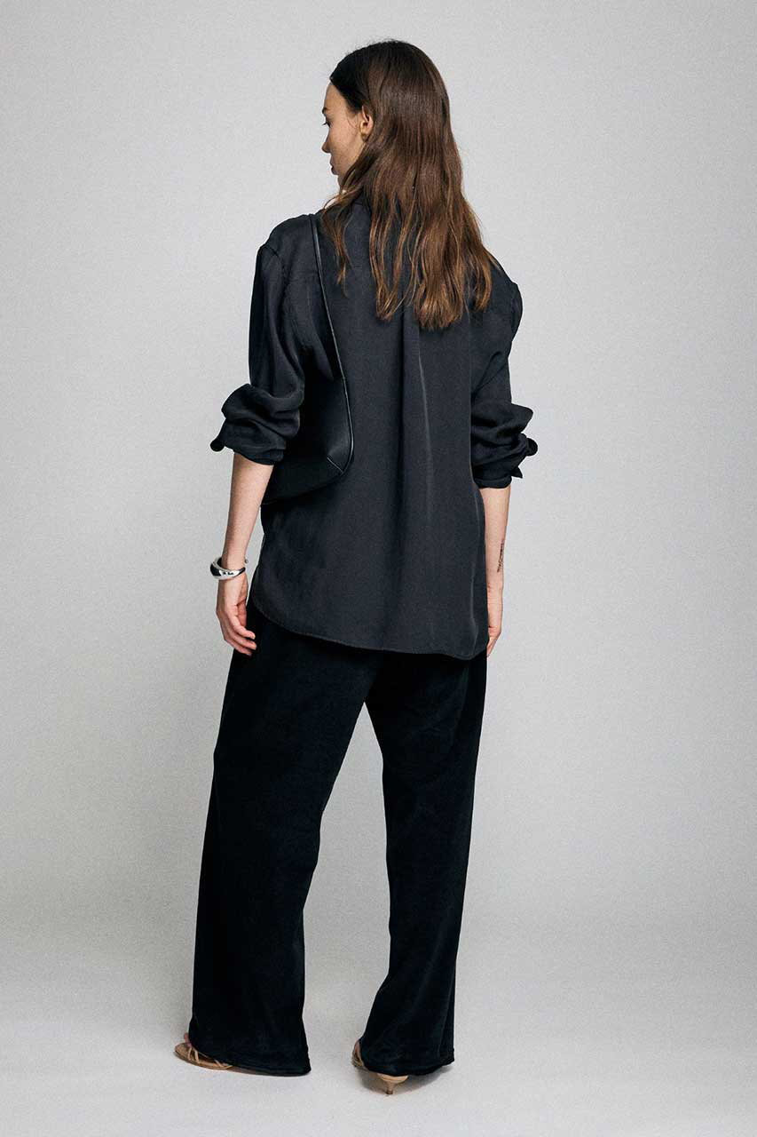 BRILL(ブリル)｜【予約販売】サテンリラックスシャツ/ブラック の通販