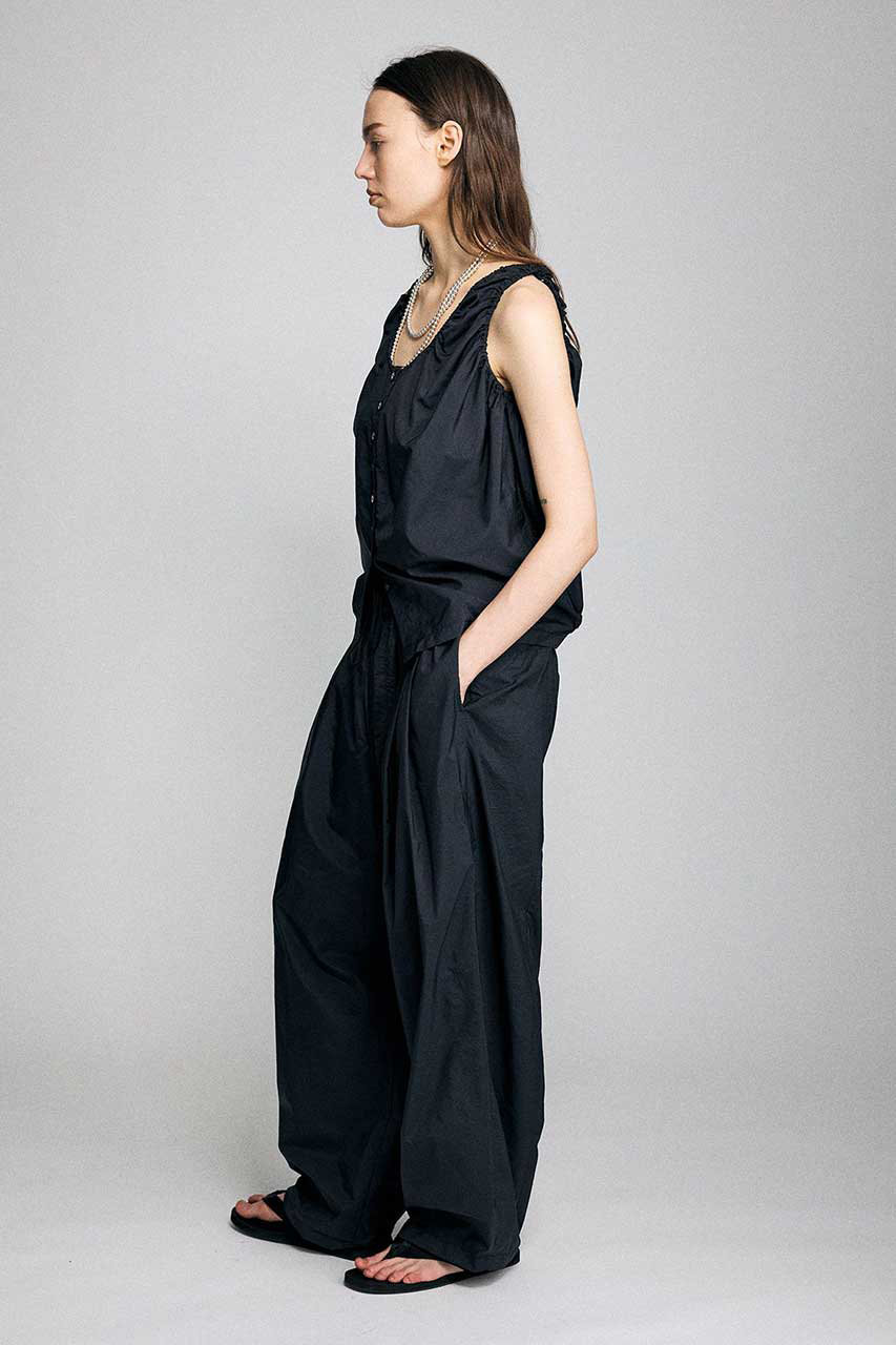【BLACK】<ASTRAET> タフタ シャーリング ノースリーブブラウス ASTRAET＞ タフタ シャーリング ノースリーブブラウス
