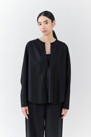 エステータ/estetaのウールツイルジャージー スリットネック ブラウス(110400/110403)