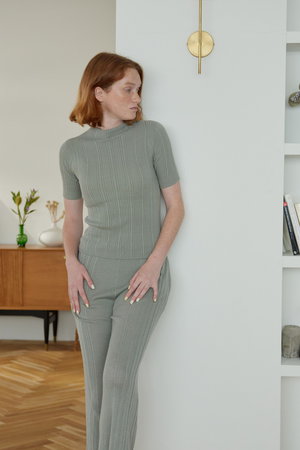 ネテネ/NETENE.のFIKAランダムリブニット モックネックハーフスリーブ(110100/110102)