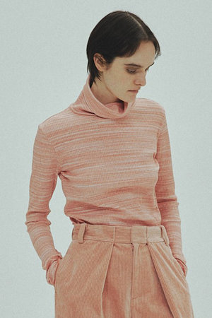 ウーア/UhrのタートルネックロングTシャツ(110100/110103)