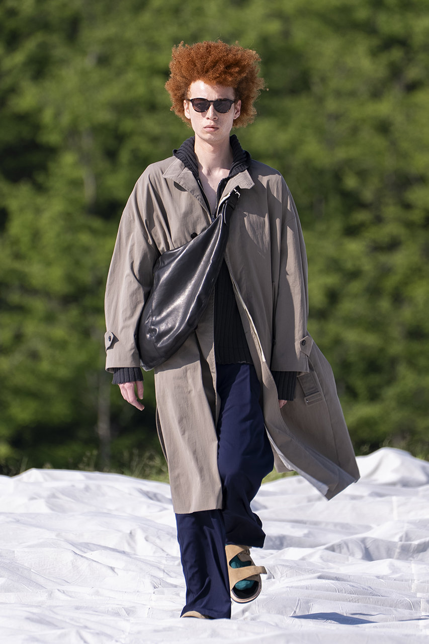 YOKE(ヨーク)｜カーフレザー サークル バッグ/ブラック の通販