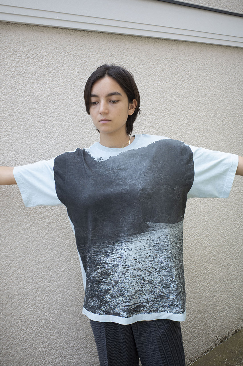 ROKU購入Seya. セヤ photo Tシャツ（fumika・pelleq） ROKU購入Seya. セヤ photo Tシャツ（fumika・pelleq） - メルカリ