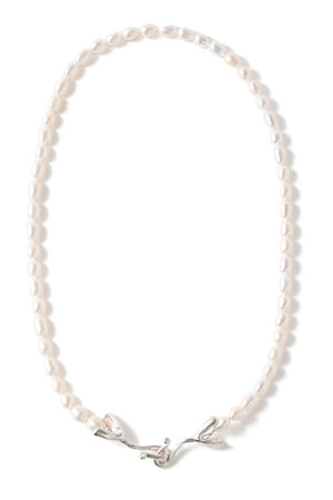 メゾンドパルス/MAISON D'PULSEのPetal pearl スモールネックレス(150200/150201)