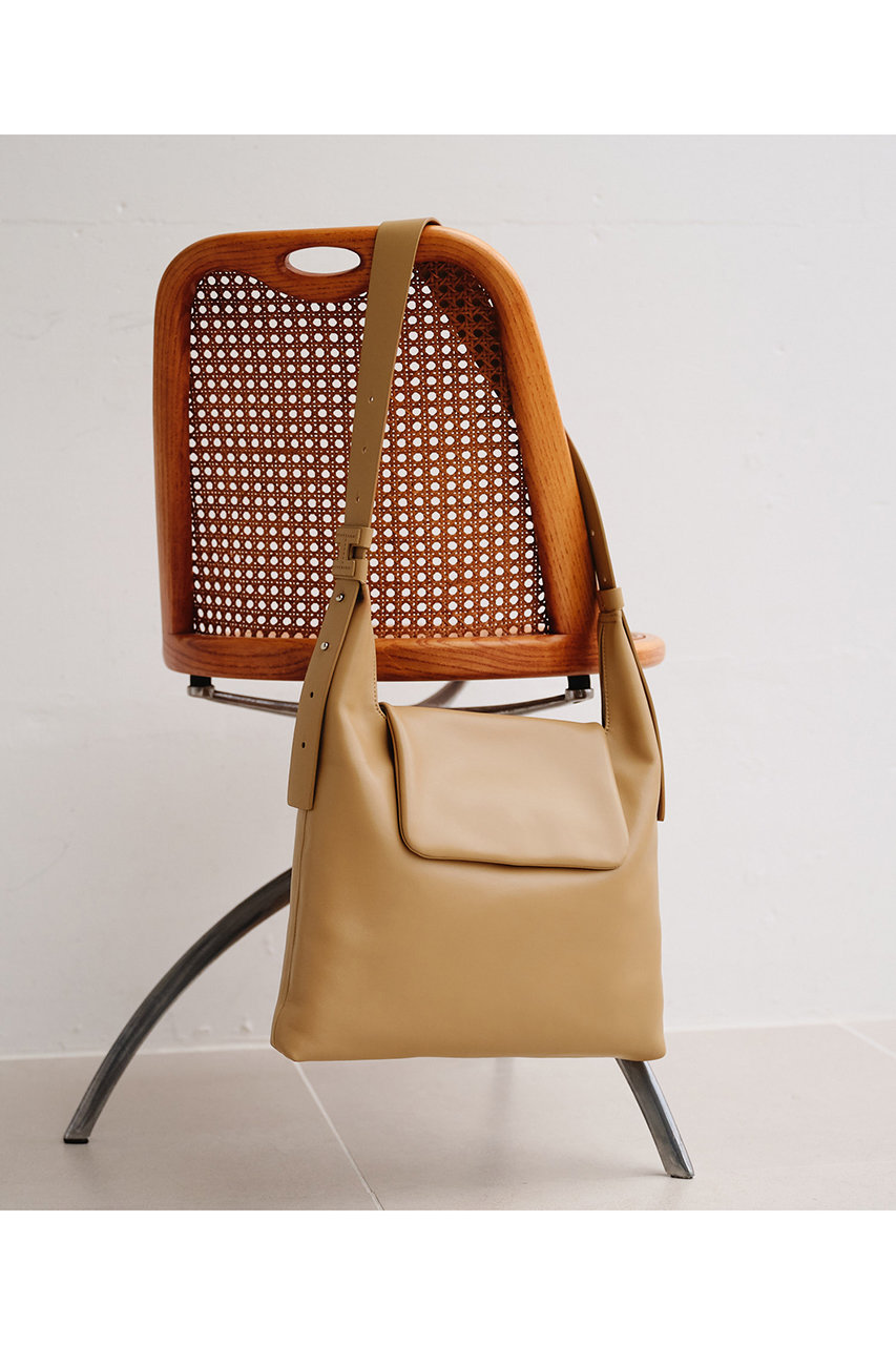 IACUCCI イアクッチ ギブリS キャメル ハンドバッグ ショルダーバッグ IACUCCI(イアクッチ)｜サーリチェ M NAPPA/キャメル の通販｜ELLESHOP