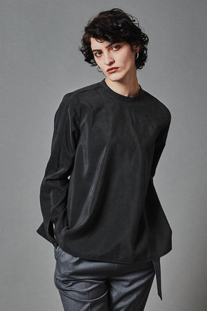 オブリオ/AUBRIOTのシルクナイロンサンドウォッシュ フレアブラウス(110400/110403)