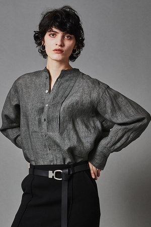 オブリオ/AUBRIOTのALBINIリネン バンドカラーシャツ(110400/110403)