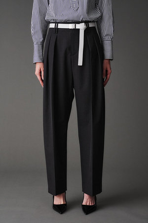 オブリオ/AUBRIOTのメリノウールワイドレッグタックパンツ(110600/110601)