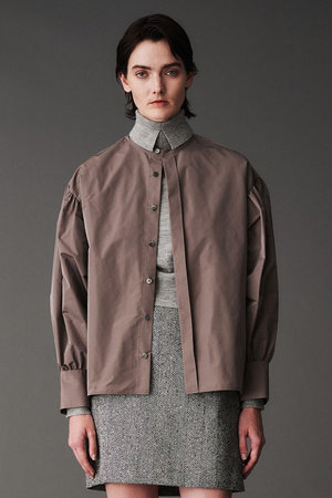 オブリオ/AUBRIOTのメモリータフタ ブラウス(110400/110403)