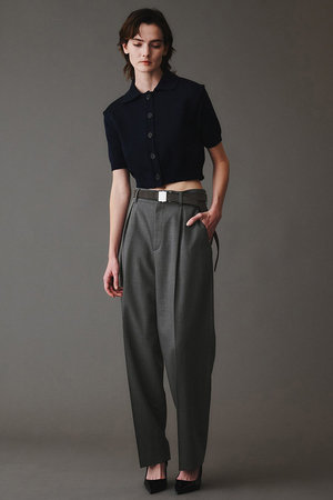 オブリオ/AUBRIOTのイタリアンウール タックテーパードパンツ