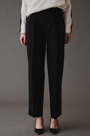 オブリオ/AUBRIOTのイタリアンウール タックテーパードパンツ(110600/110601)